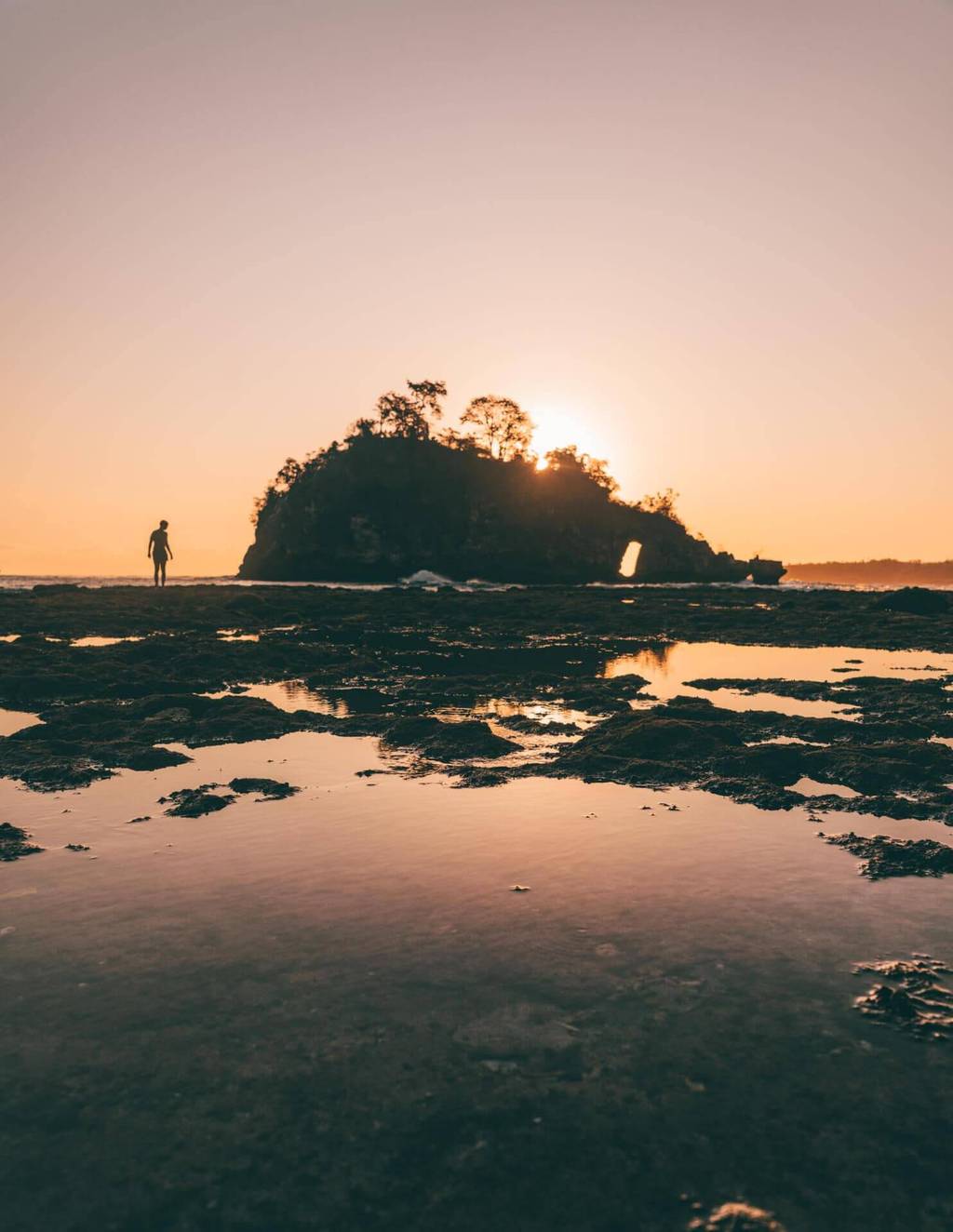 nusa penida trip crystal bay sunset