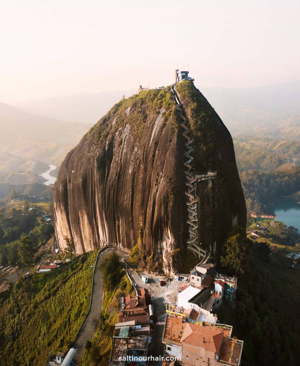 best things to do colombia Piedra del Pe&ntilde;ol guatape medeillin
