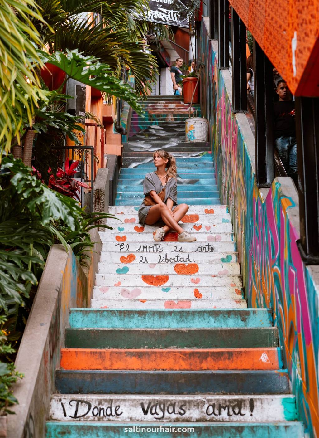best things to do colombia street art medellin
