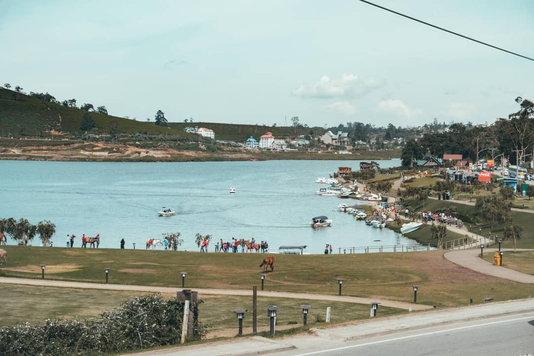 sri lanka nuwara eliya lake