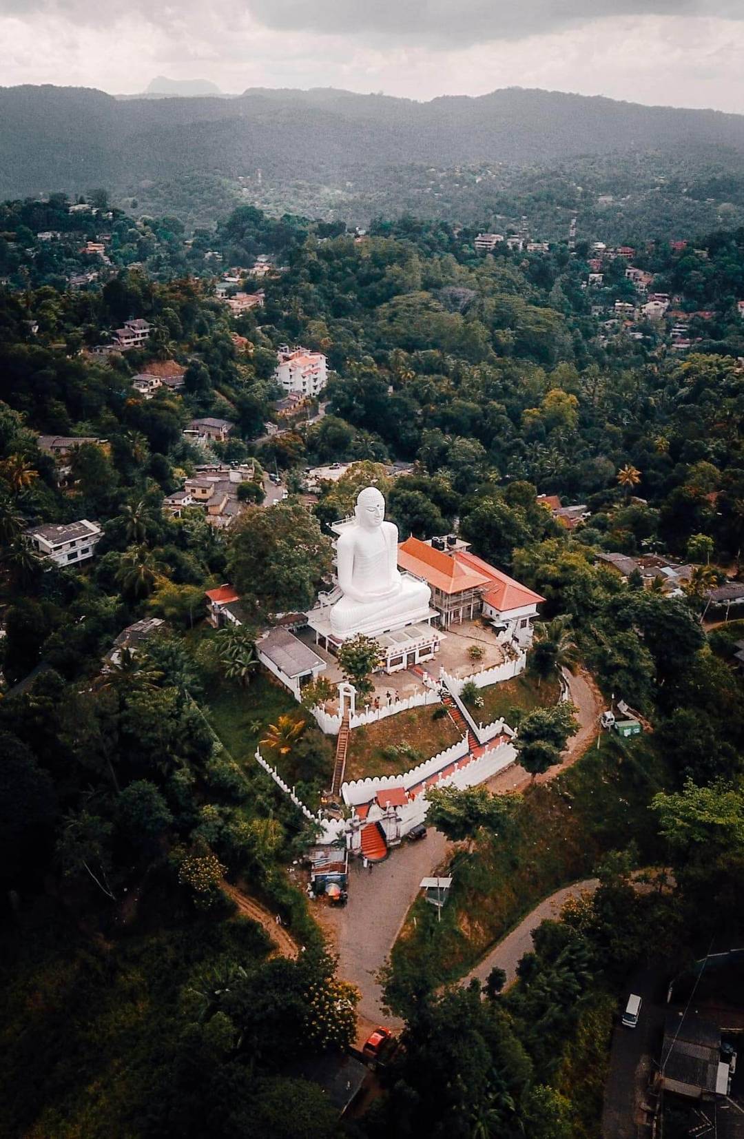 Bahiravokanda Vihara Buddha Statue kandy