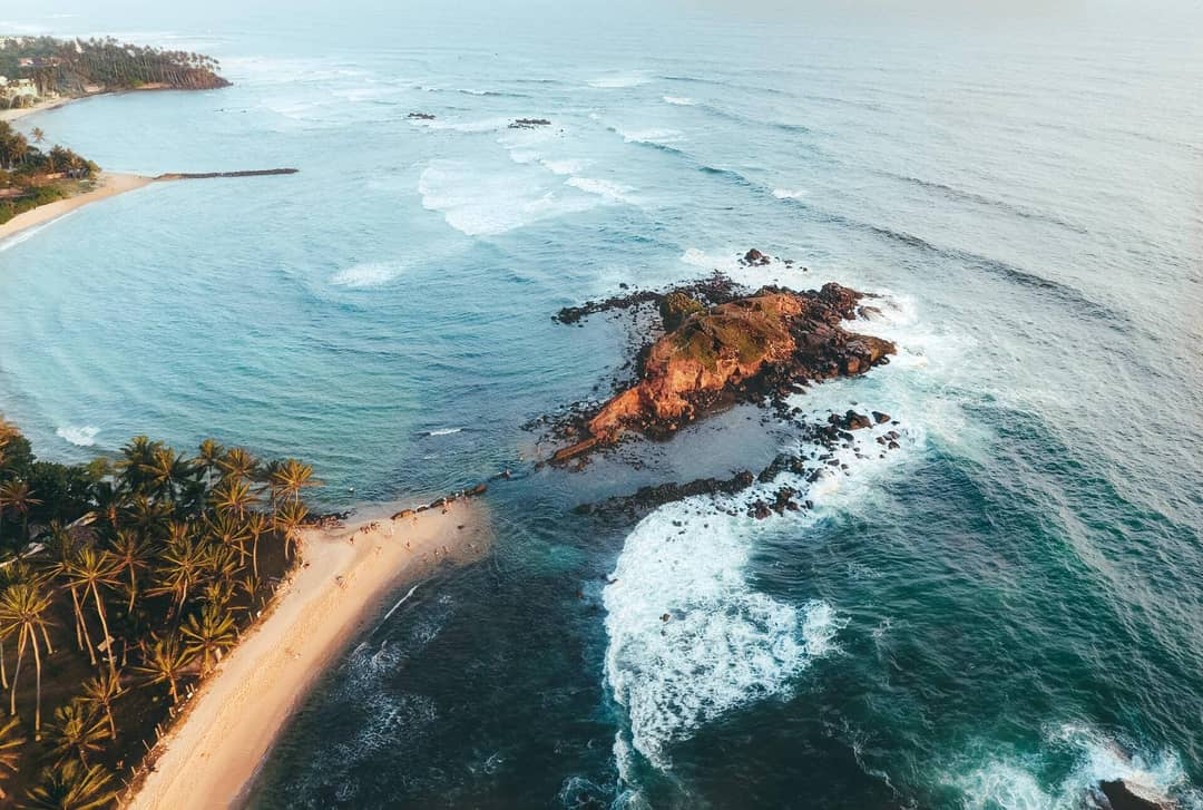 sri lanka beaches mirissa parrot rock