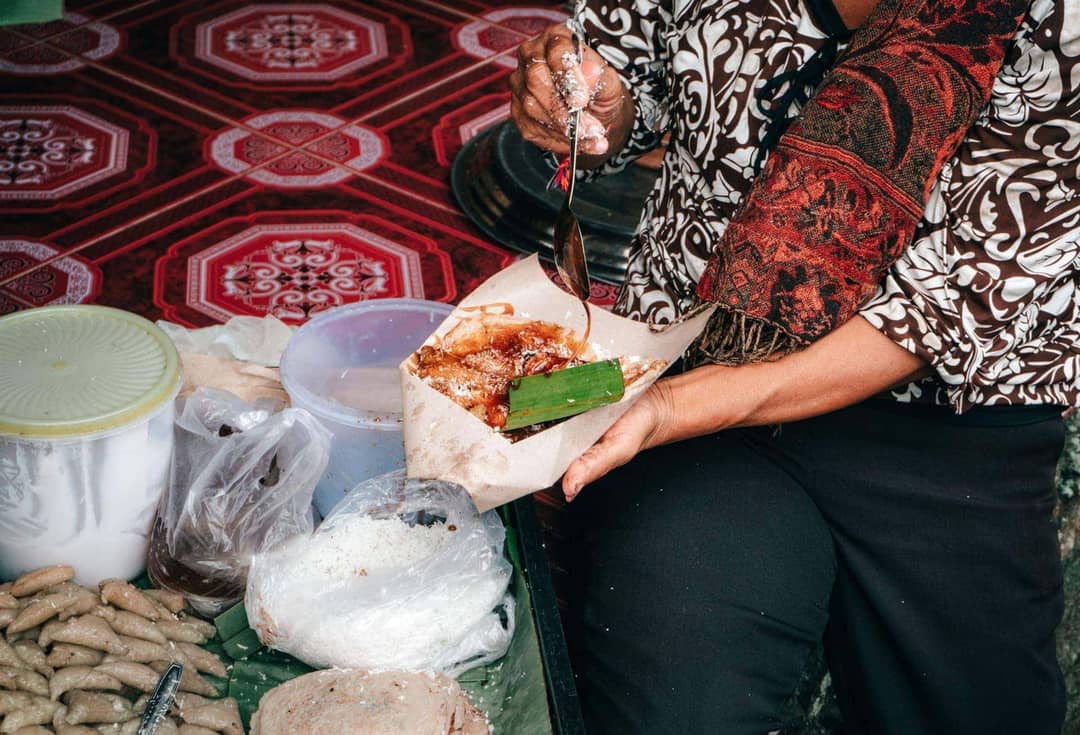 bali stay with locals food