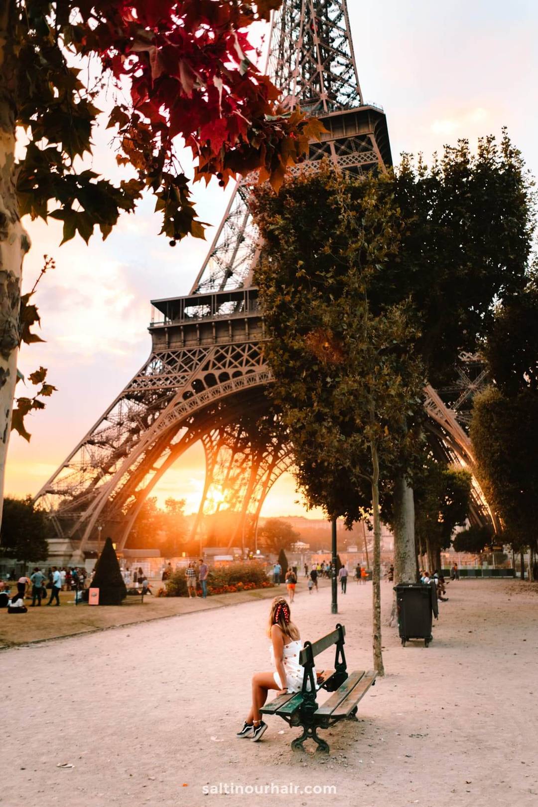 eiffel tower sunset