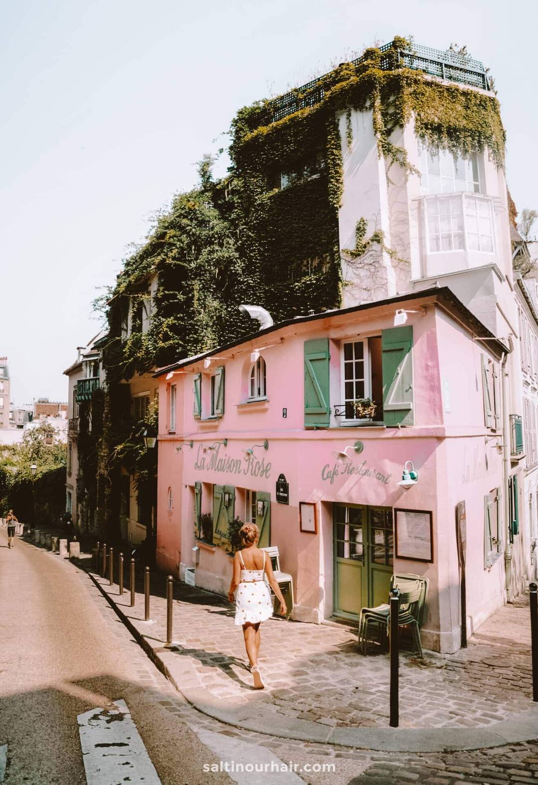 paris montmartre le maison rose cafe