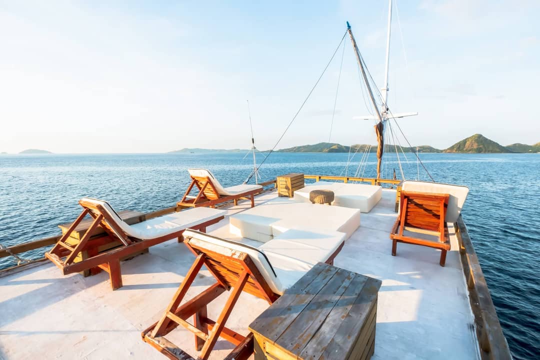 best tour komodo islands indonesia