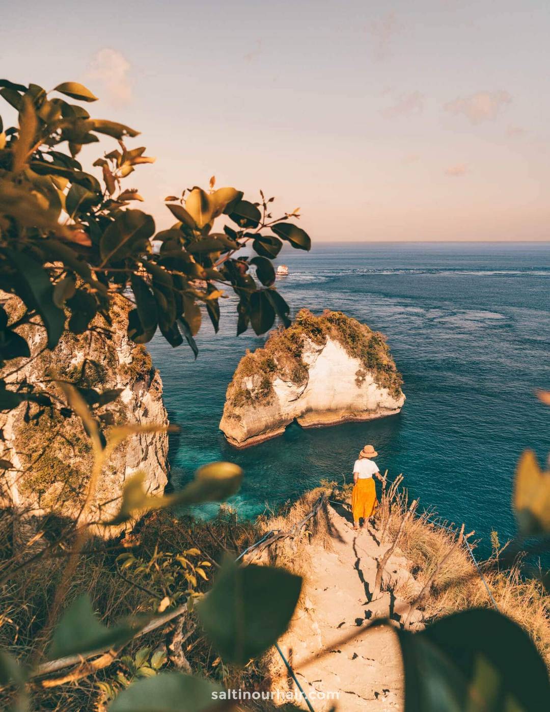 nusa penida trip Thousand Islands Viewpoint sunset