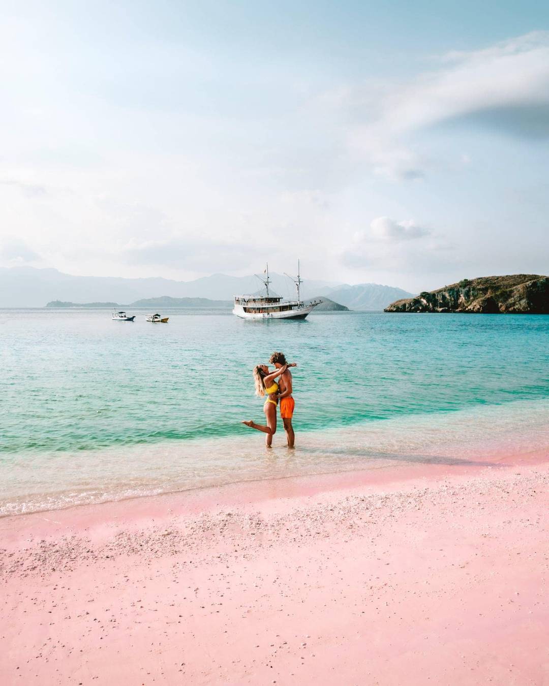 pink beach komodo islands