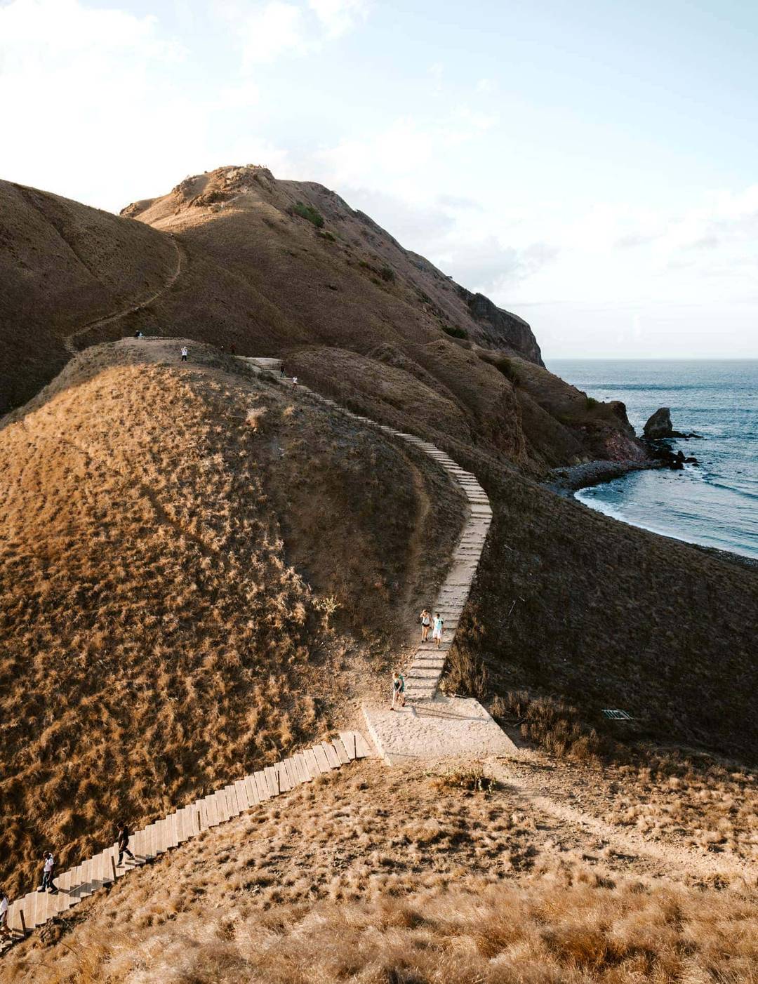 sunrise hike padar island