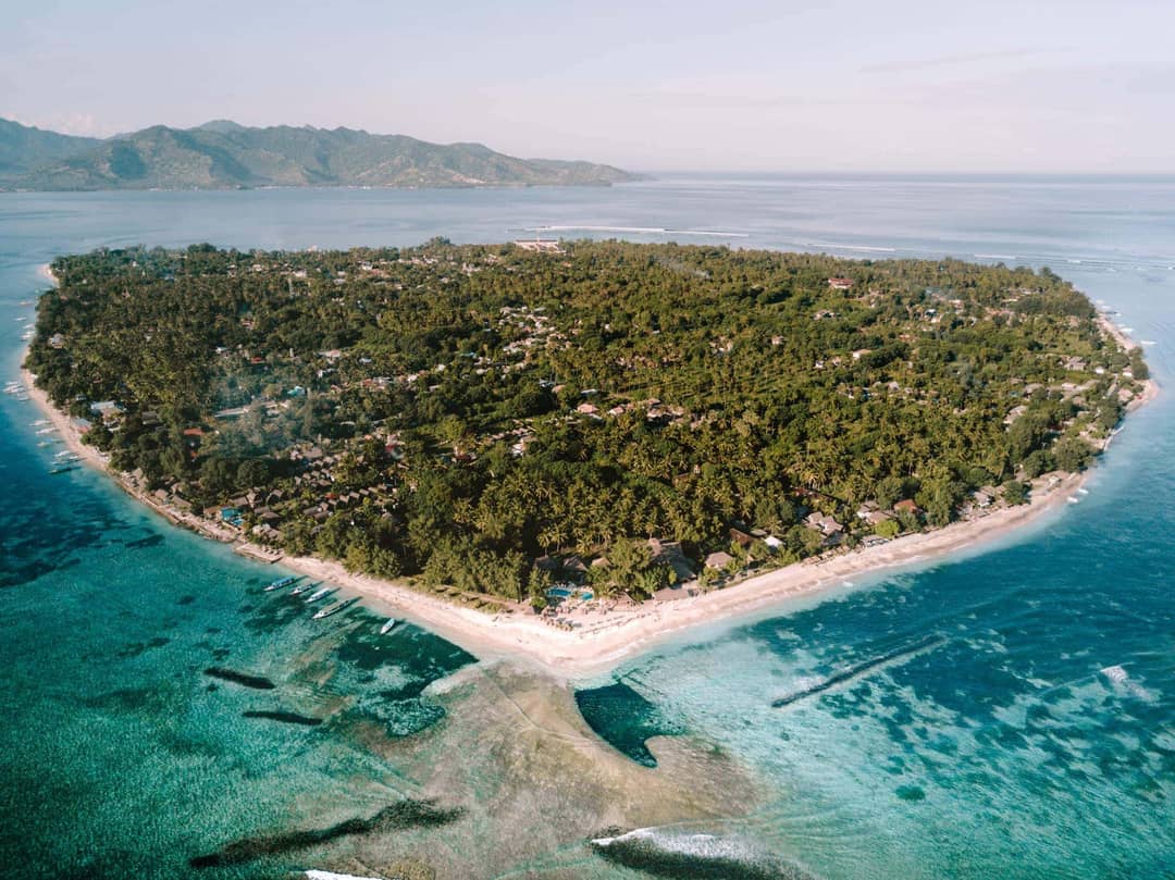 things to do gili air drone island
