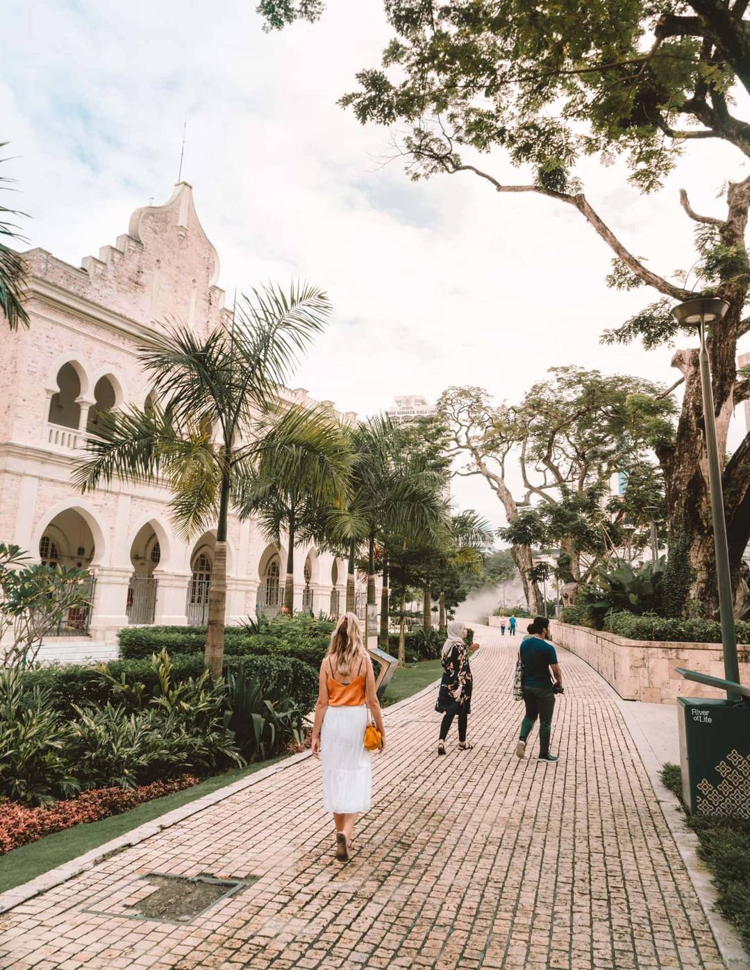 things to do kuala lumpur sultan abdul samad walk
