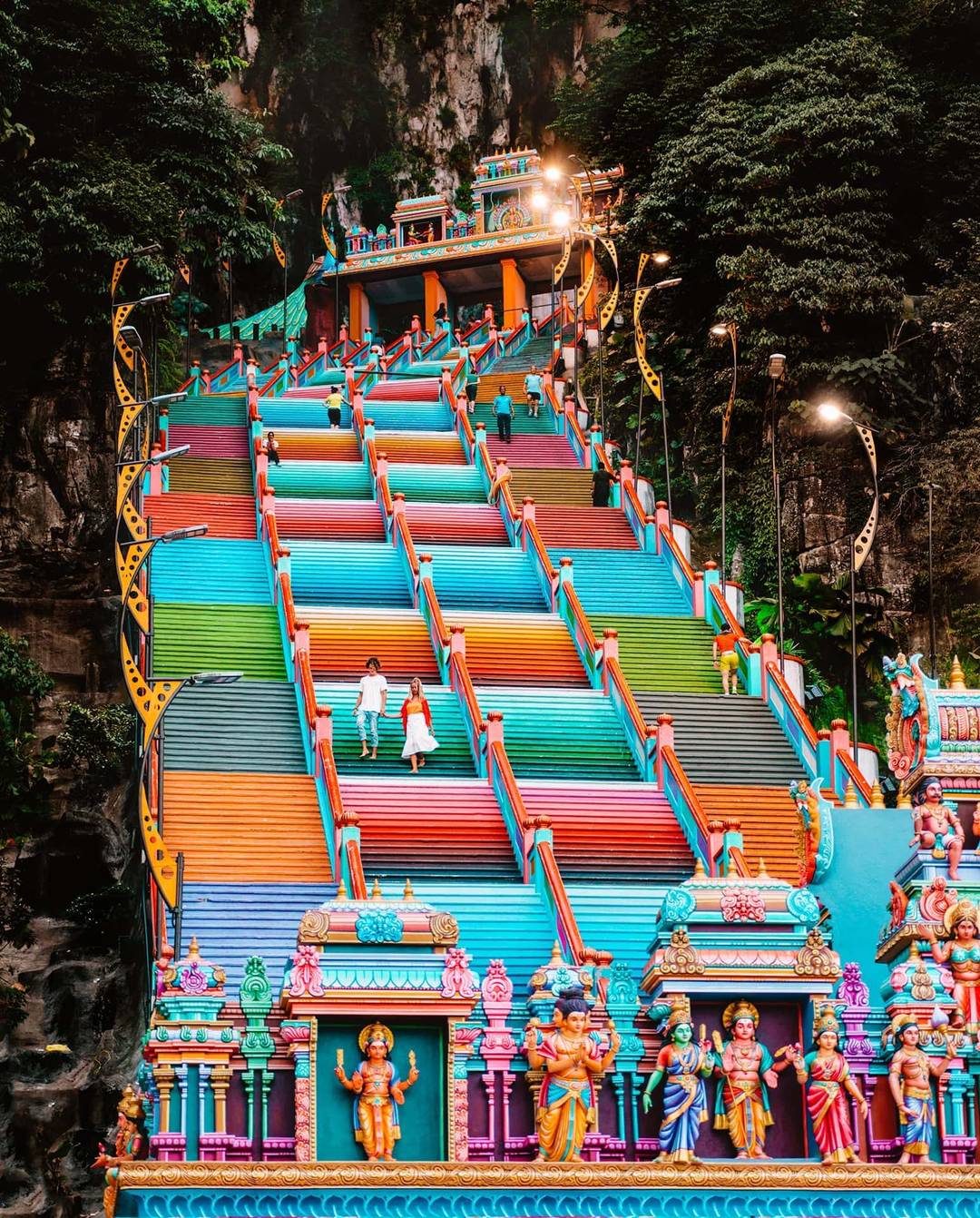 things to do kuala lumpur batu cave stairs