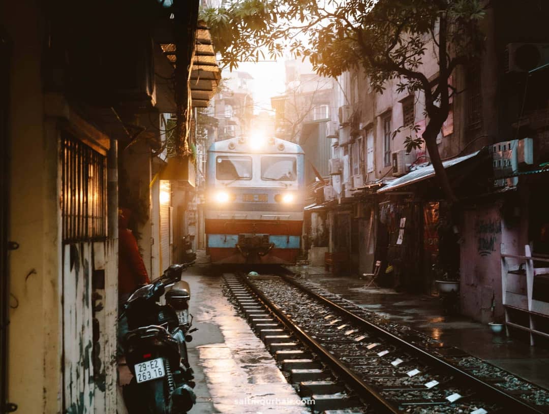 best things to do hanoi train street