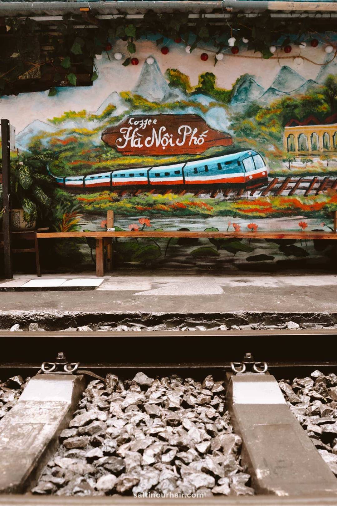 train street hanoi