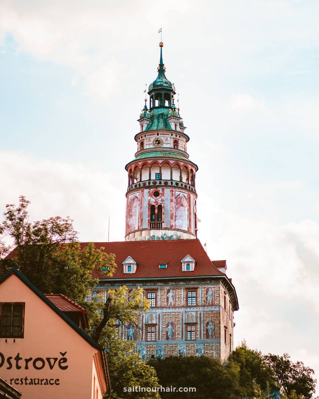 pink castle tower cesky krumlov guide