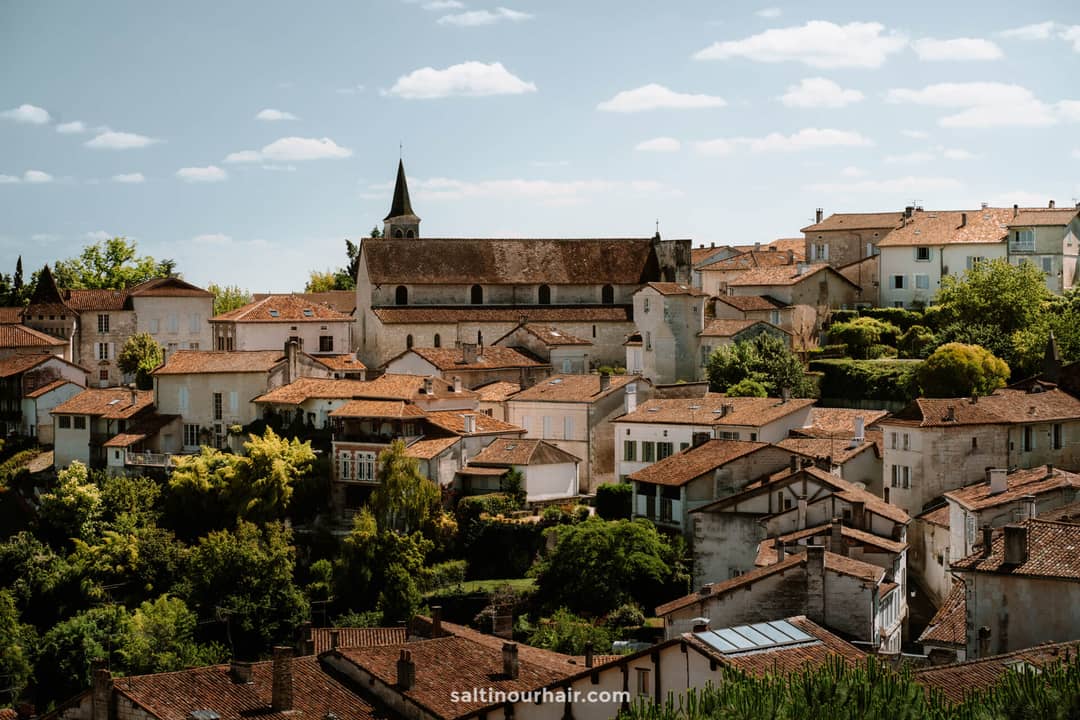 Aubeterre village france