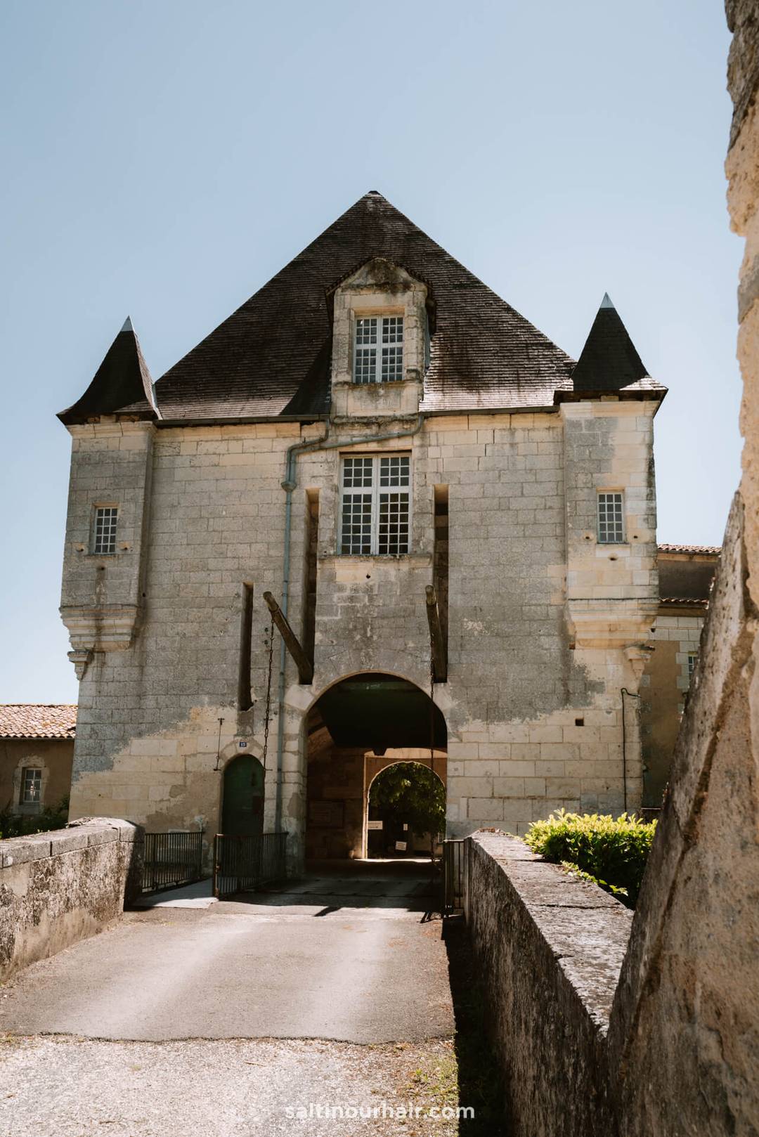 Aubeterre france castle