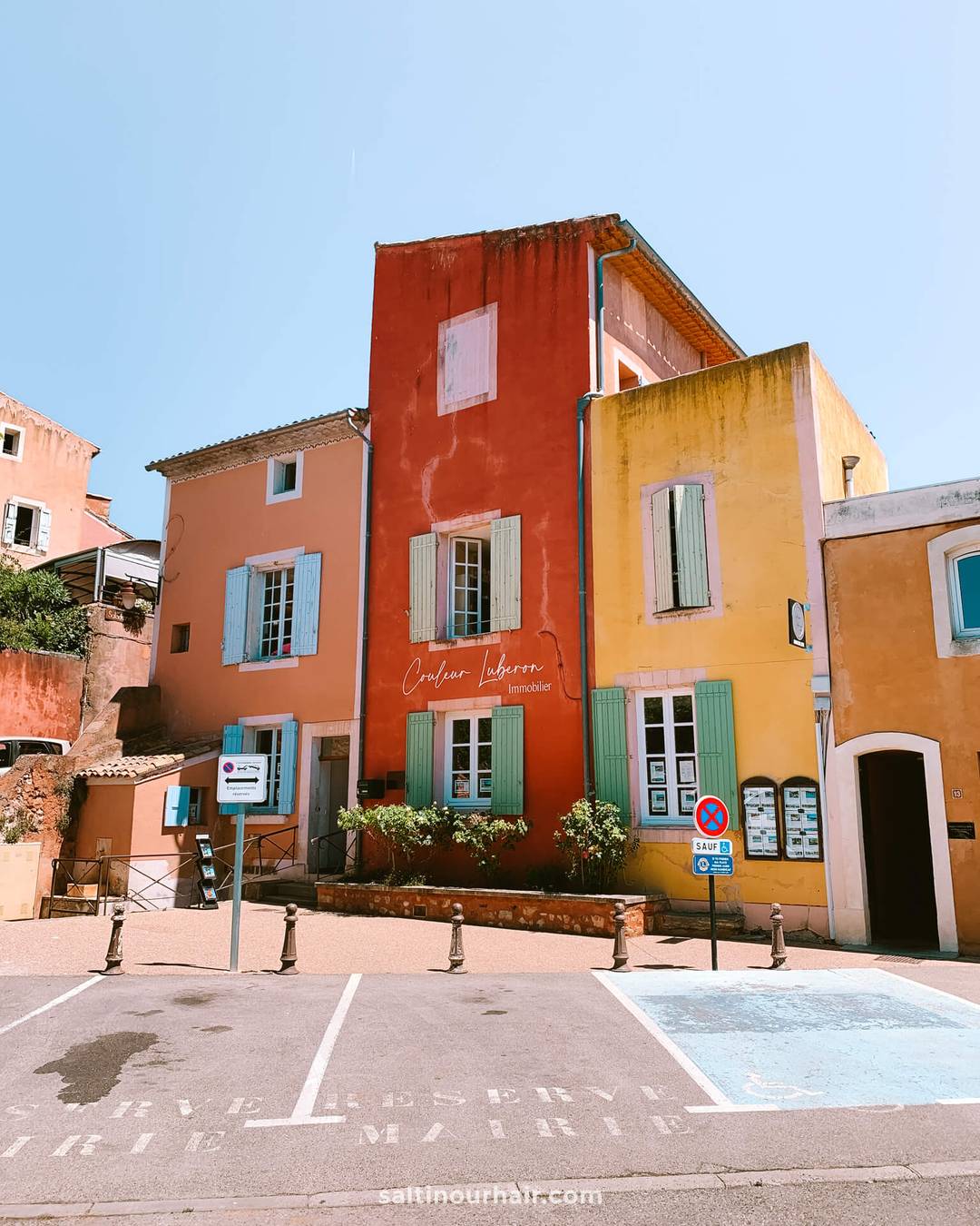 roussillon france village