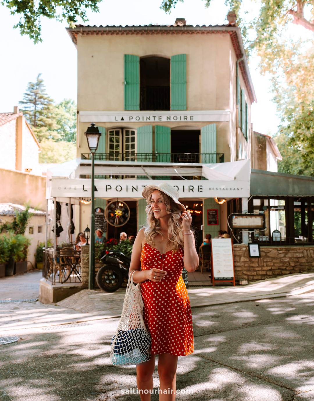 provence france beautiful places Fontaine-de-Vaucluse