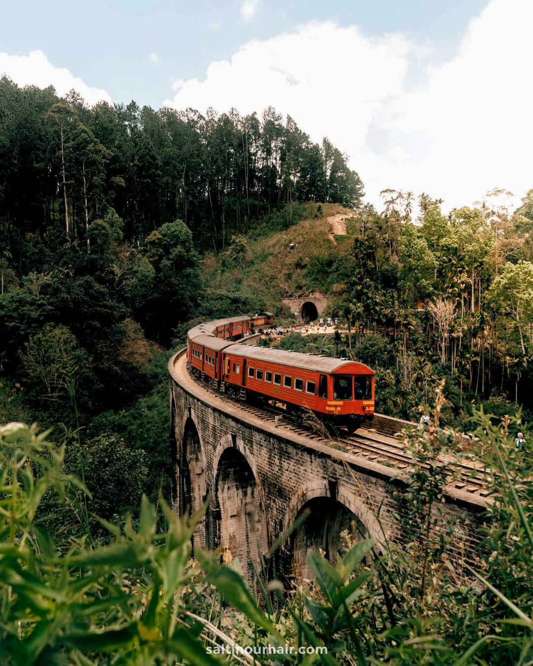 beautiful train sri lanka