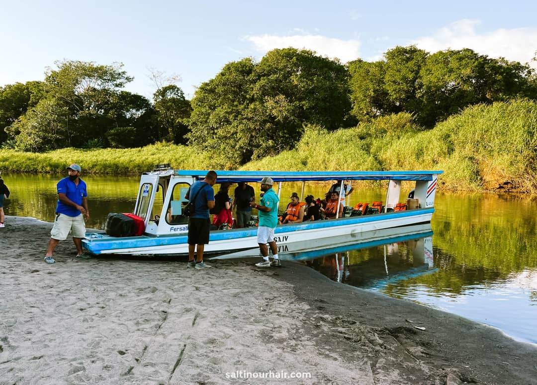 boot naar tortuguero costa rica