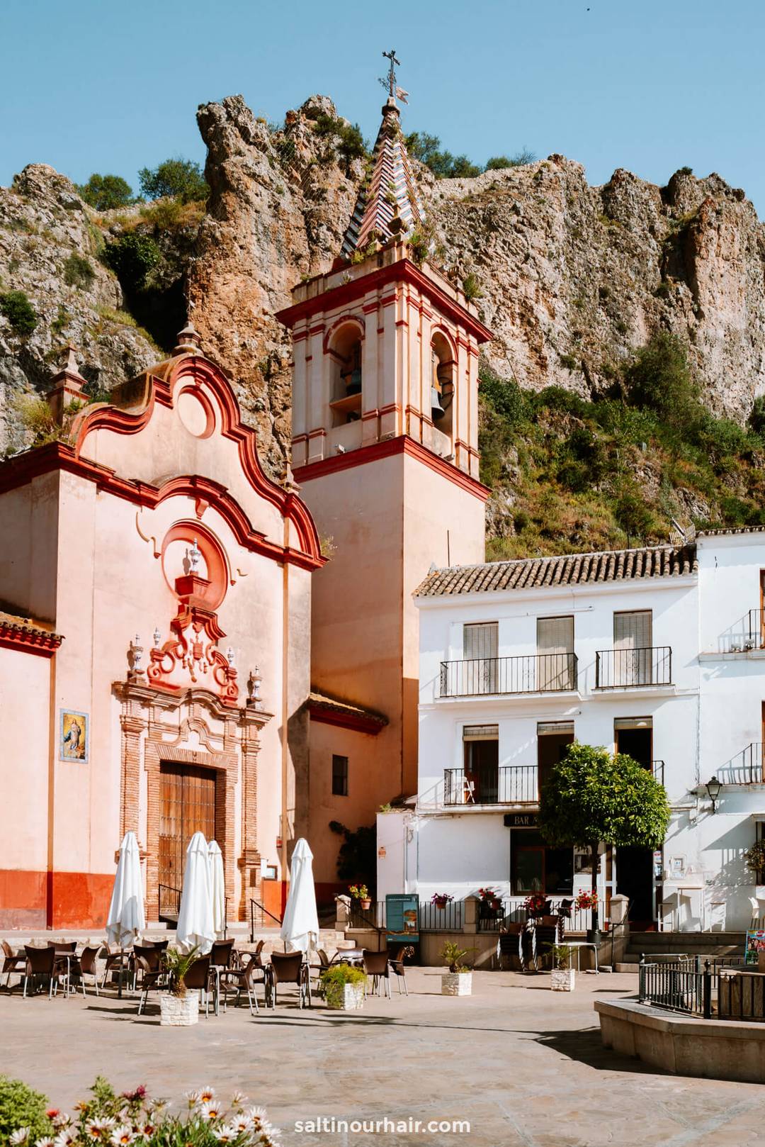 Zahara de la Sierra wit dorpje spanje