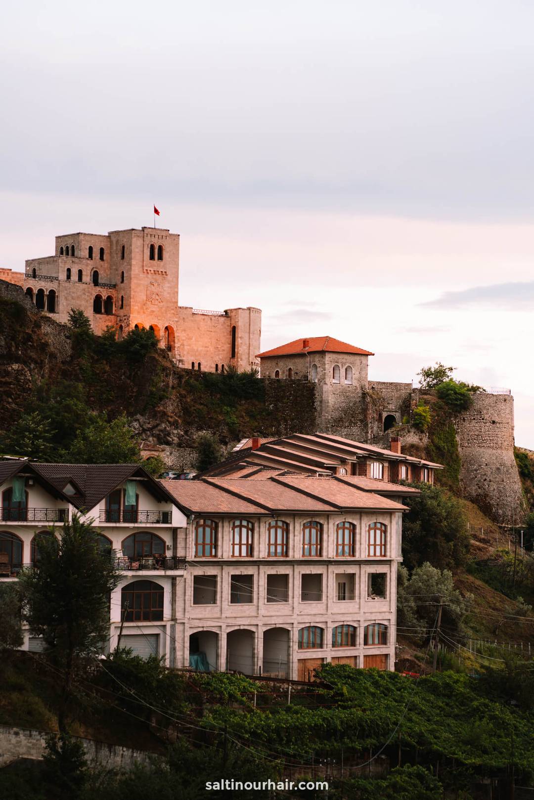 albani&euml; route kruje kasteel
