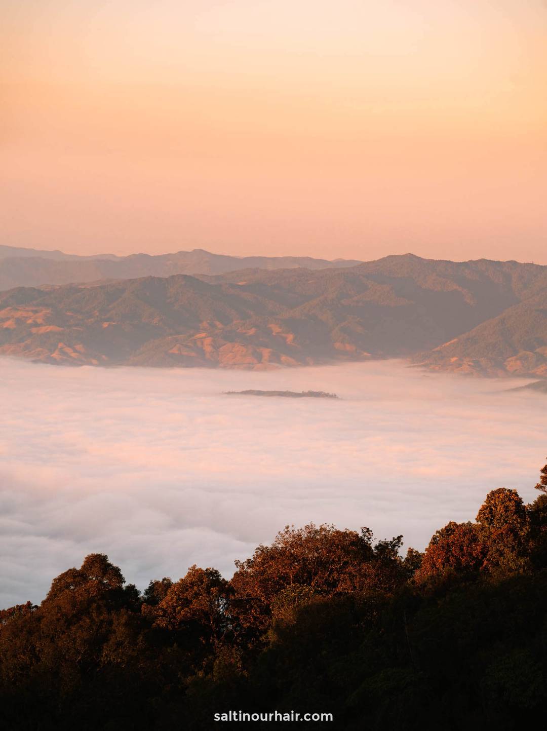 zonsopgang Doi Inthanon royal twin pagodes thailand