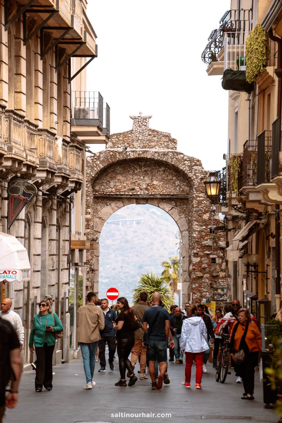 dingen om te doen in taormina sicili&euml; Porta Messina