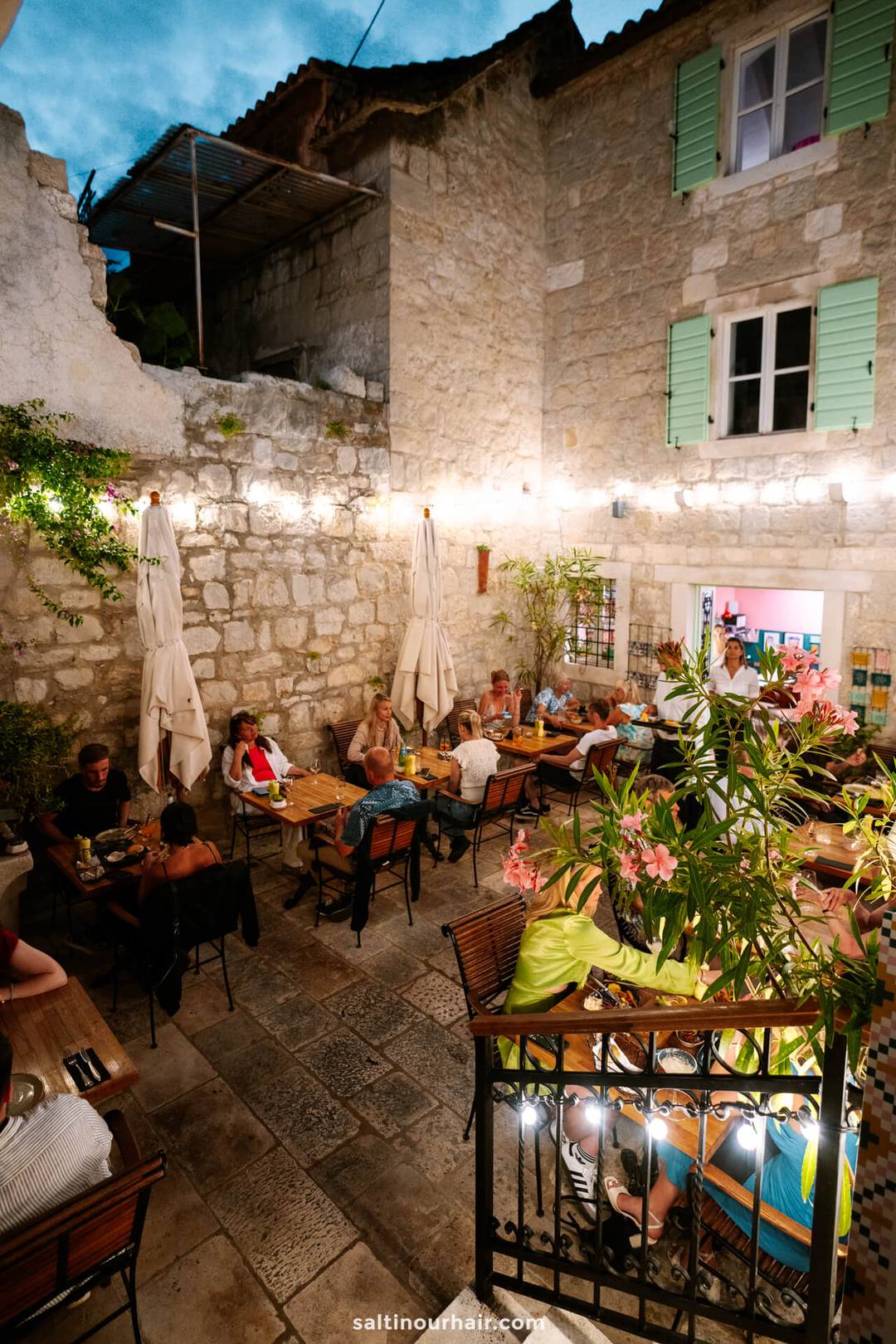 restaurant split croatia night