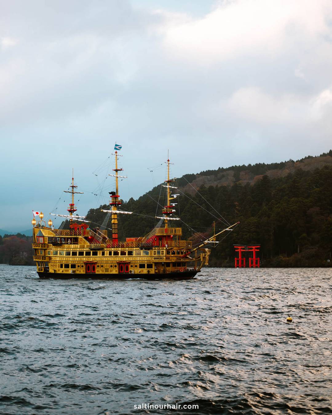 hakone shrine mt fuji japan