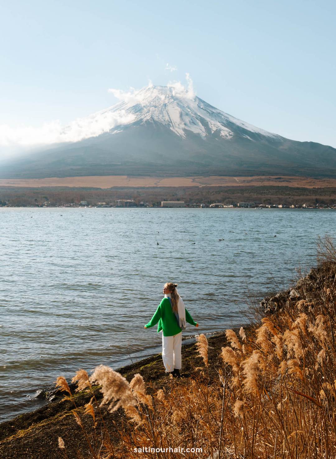 lake yamanaka mount fuji japan