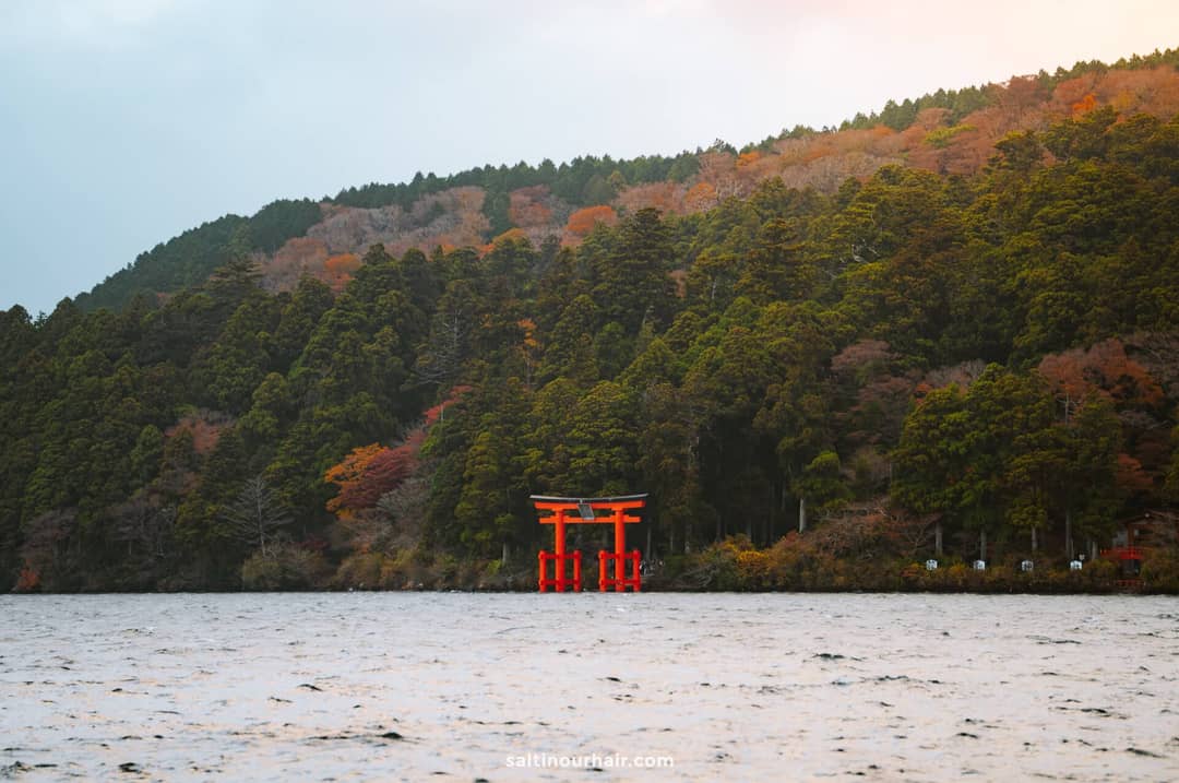 hakone shrine lake view