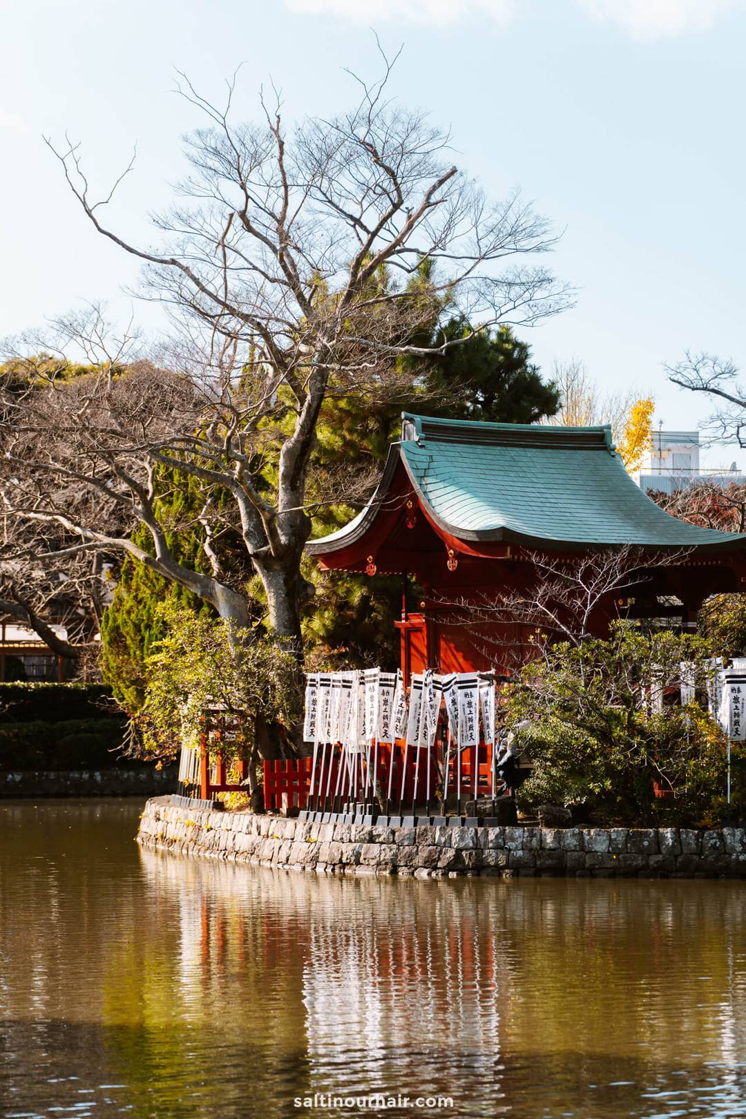 temple Tsurugaoka Hachimangū lake