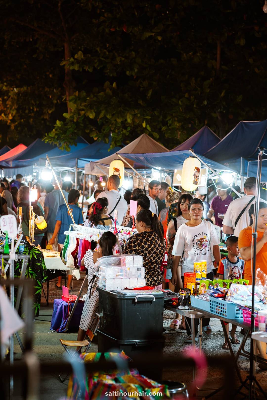 Thong Sala Zaterdag Markt 