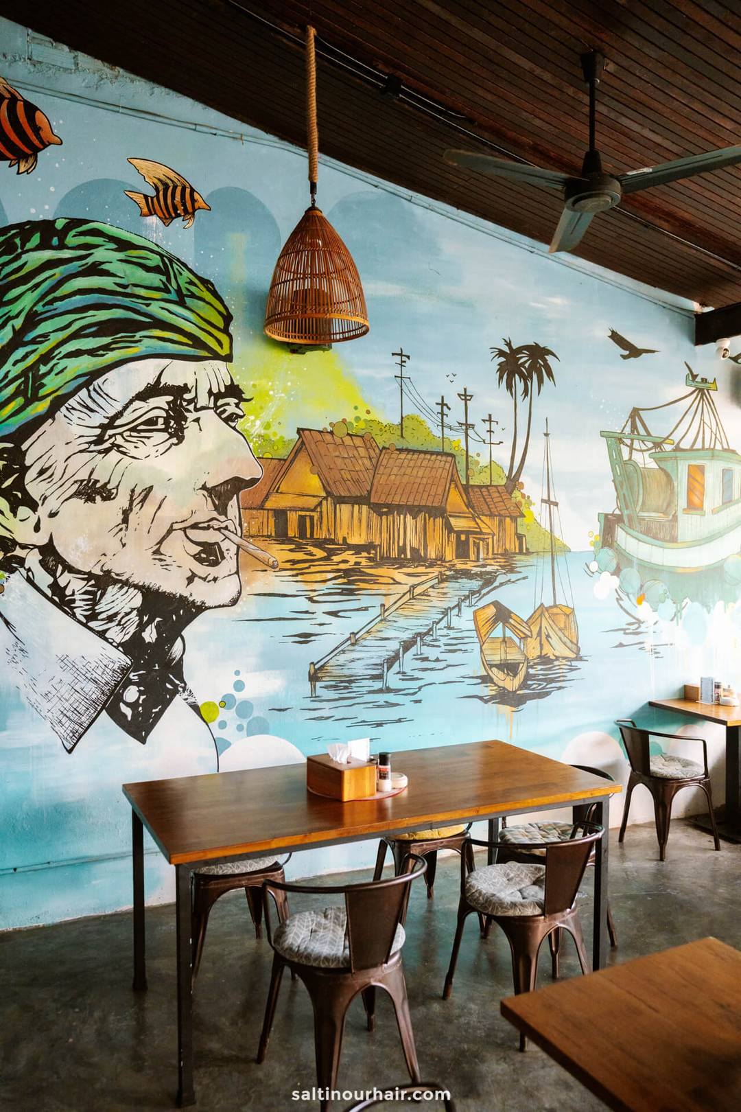 interieur caf&eacute; dingen om te doen in Koh Phangan Thailand