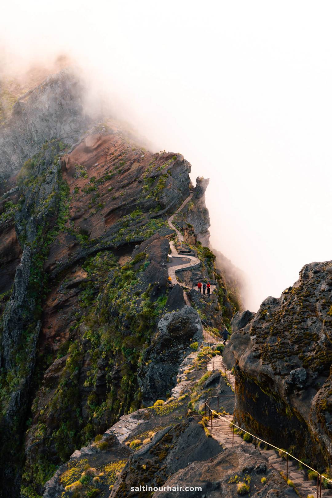 hike madeira pico do arieiro to pico ruivo