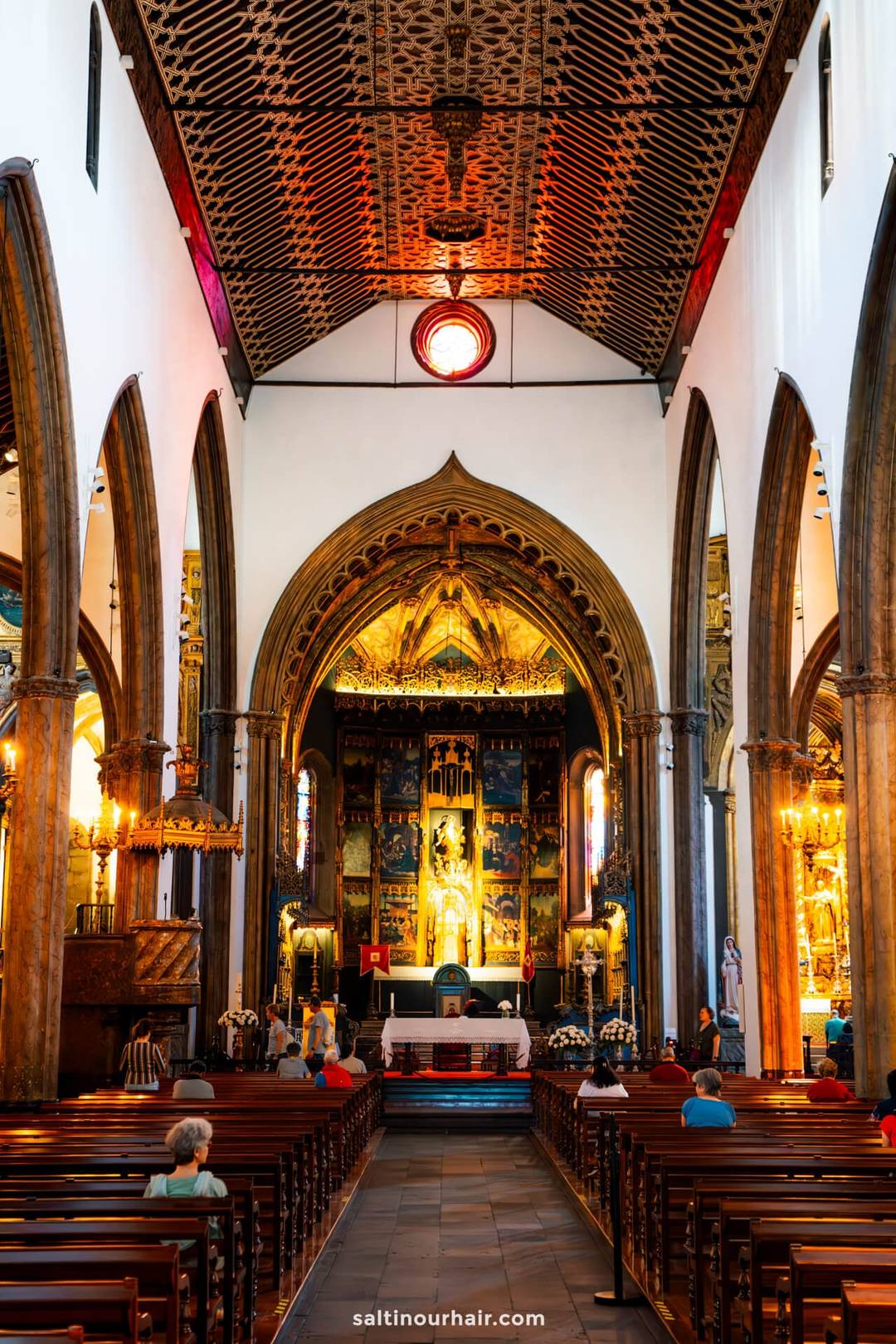 inside the cathedral funchal madeira