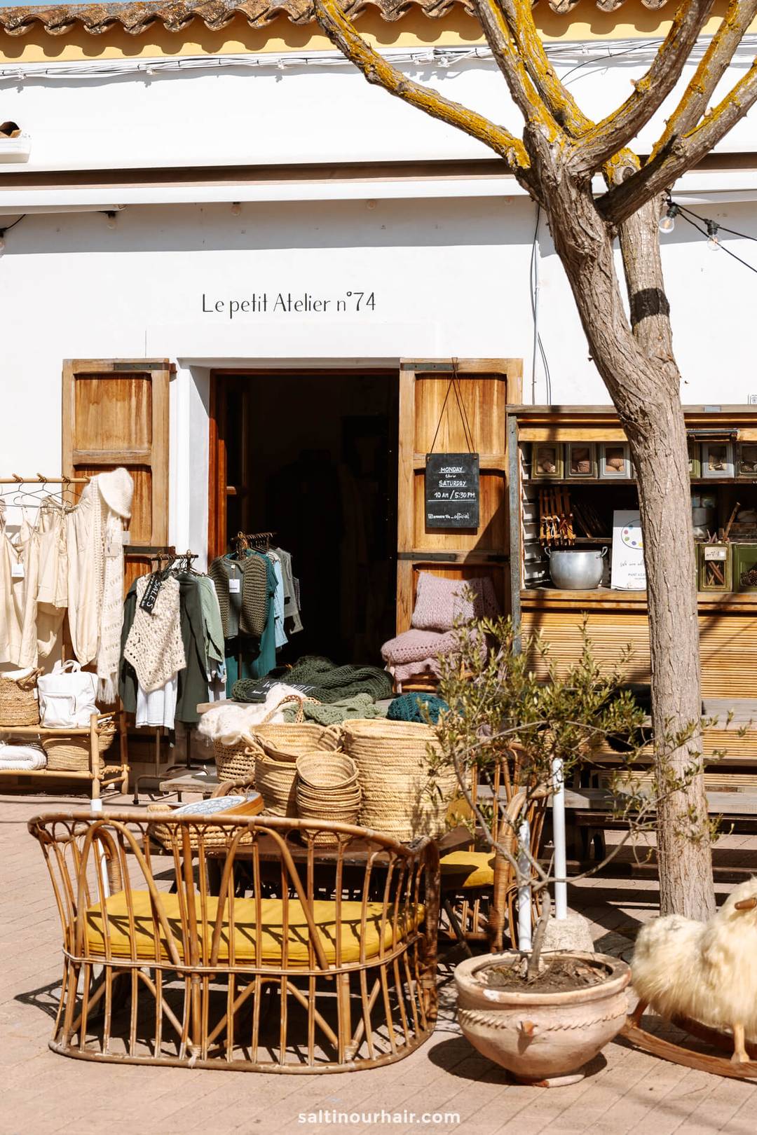 spain shop budget
