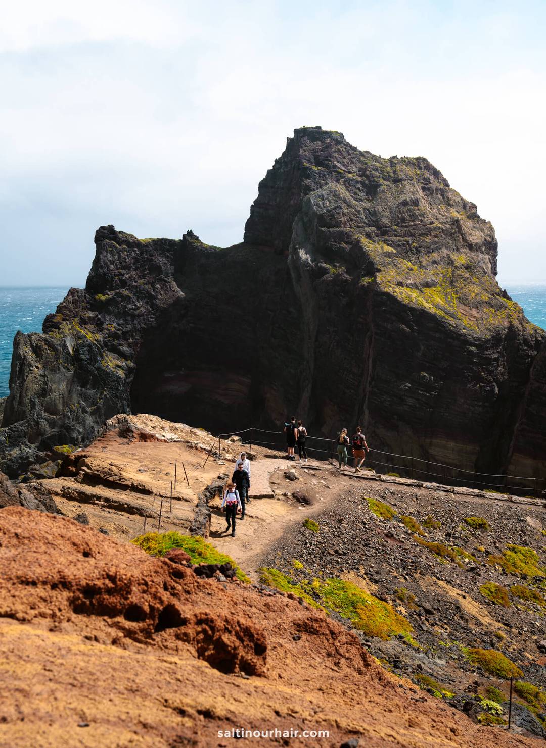 hikers cliff pr8 vereda da ponta de s&atilde;o louren&ccedil;o Madeira