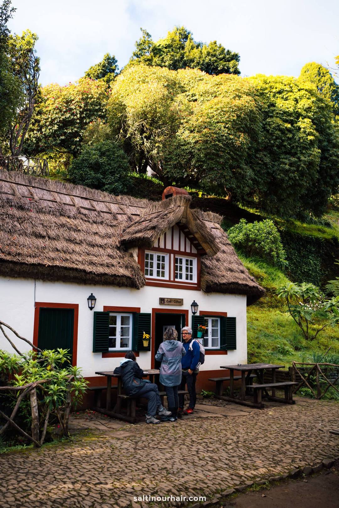 schattig caf&eacute; Levada do Caldeirao Verde pr9 madeira