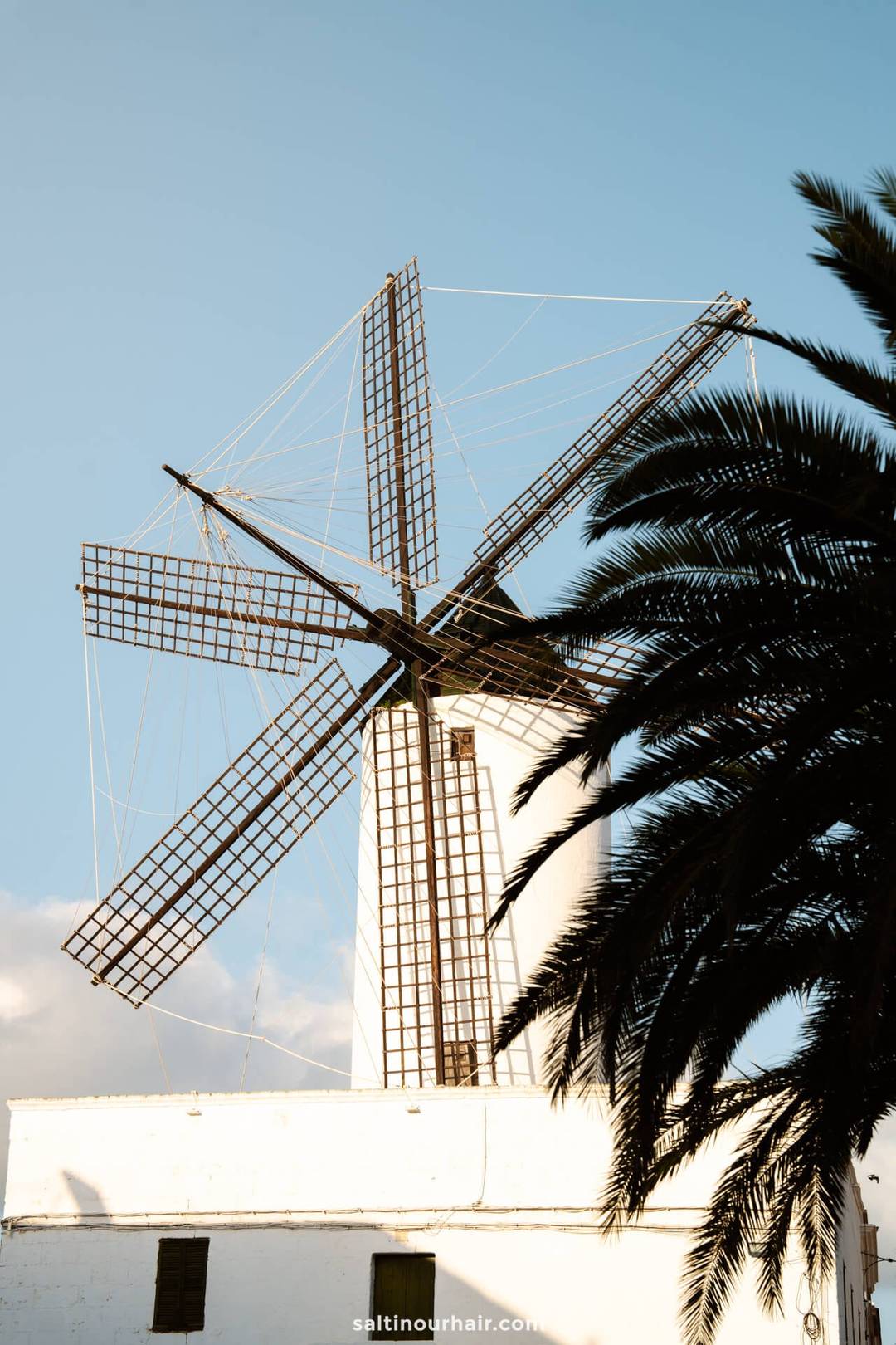 Windmolen zonsondergang Menorca