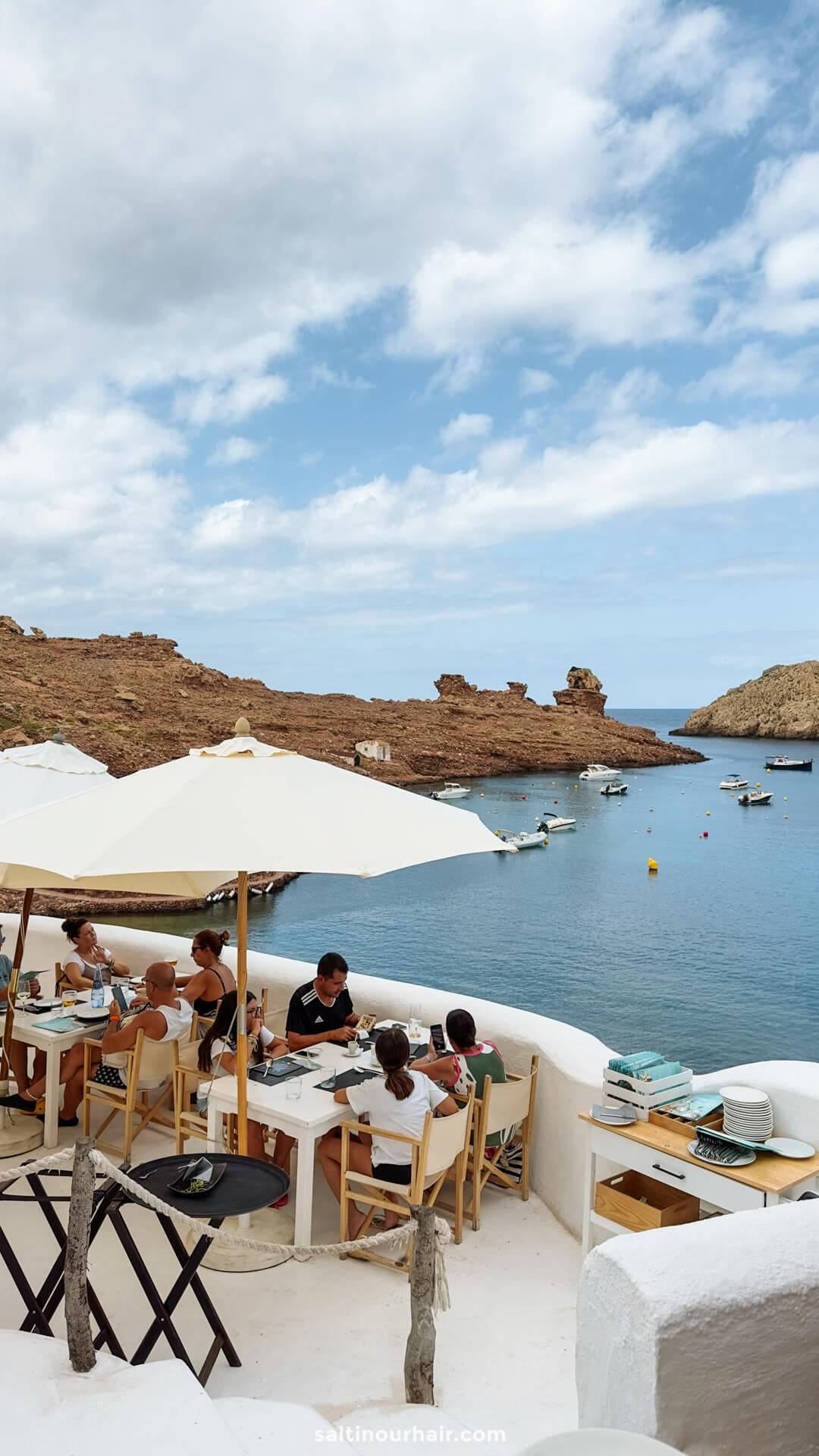 ivette beach club restaurant balkon uitzicht menorca