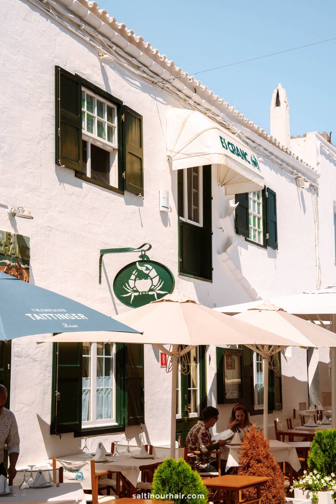 restaurant buiten zitten Menorca Spanje