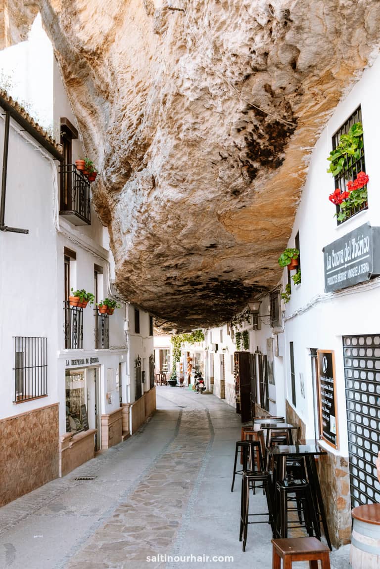 Setenil de las Bodegas: Uniek Dorp in de Rotsen van Spanje