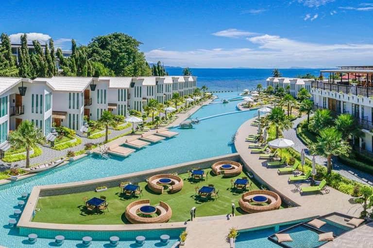 Vannee Golden Sands Resort aan het strand