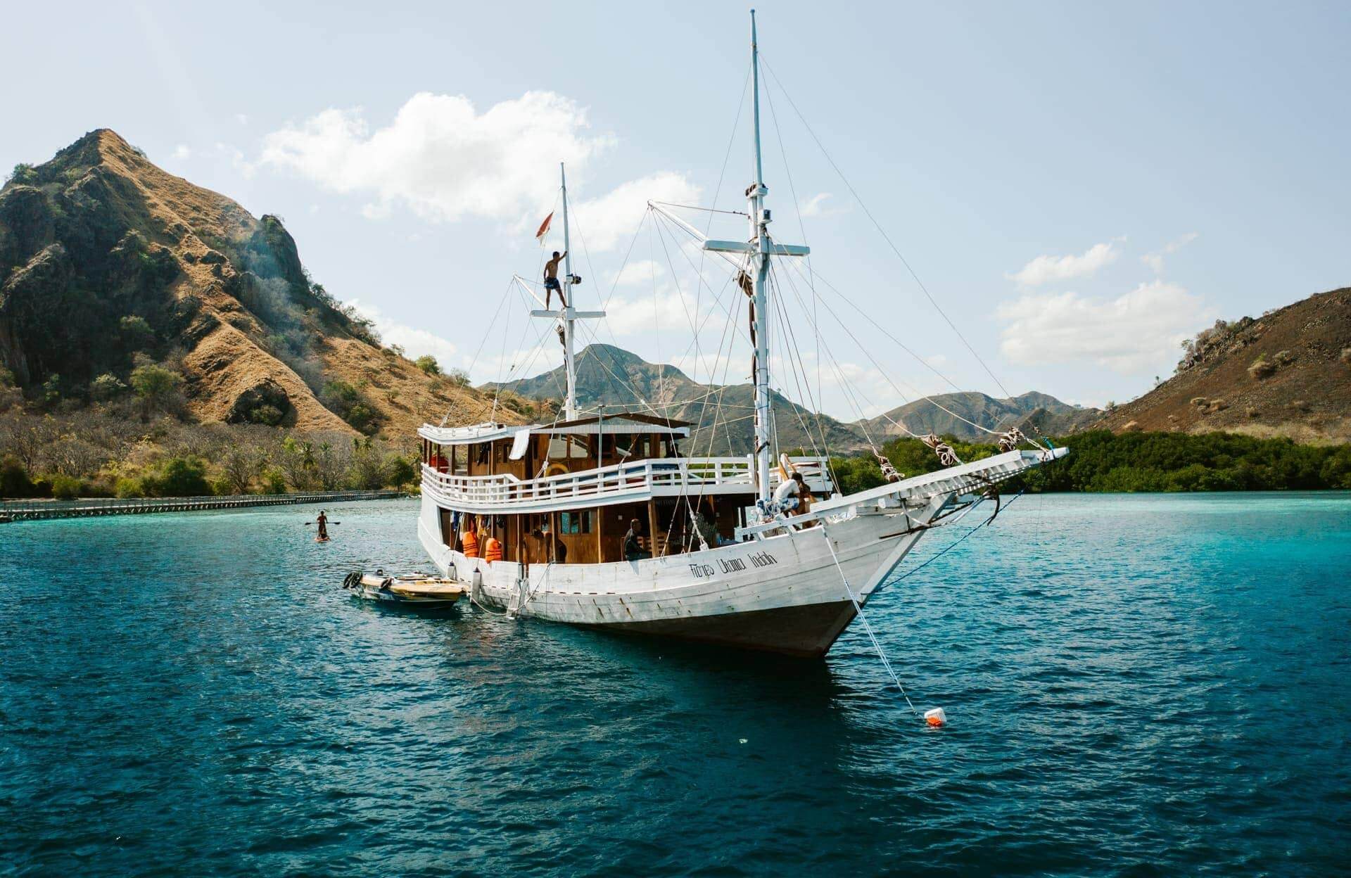 private boat trip komodo